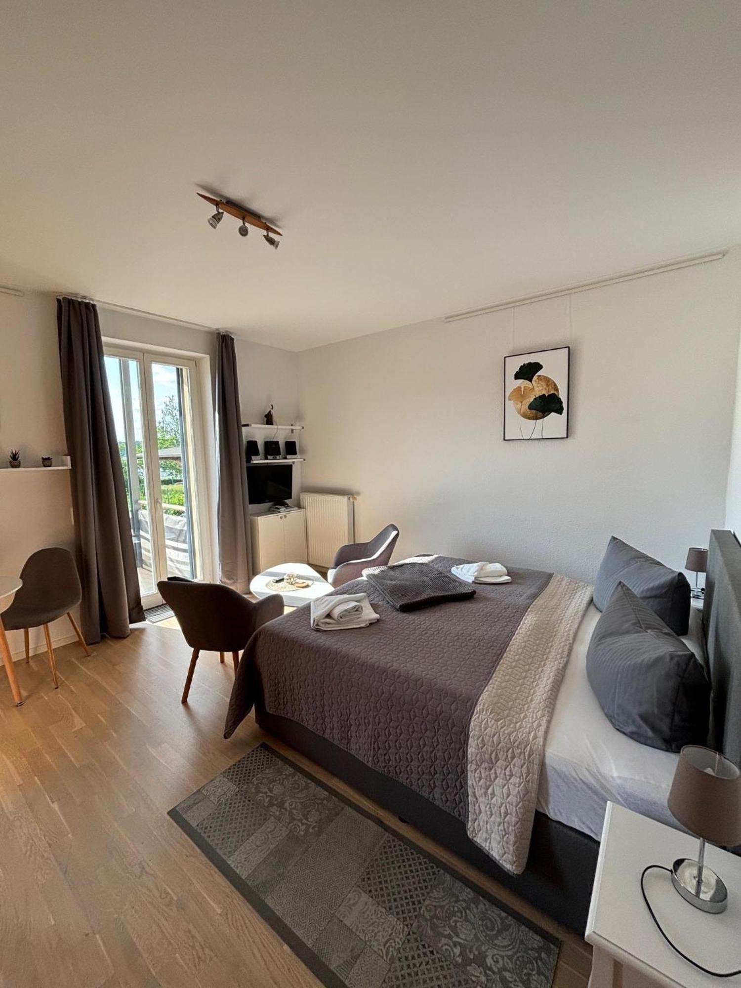 Einraumapartment Im Erdgeschoss Mit Seeblick Rheinsberg Exterior photo
